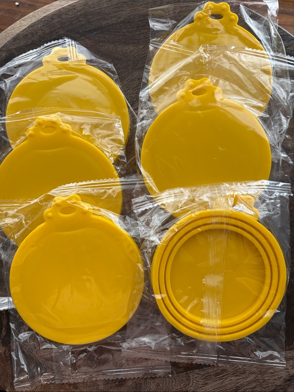 Universal can covers mustard yellow Silicone Lid Covers for pet food Pack of 6